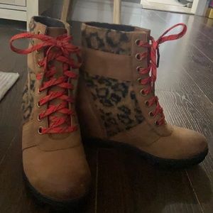 Sorel Lexie faux fur Leopard panel size 8